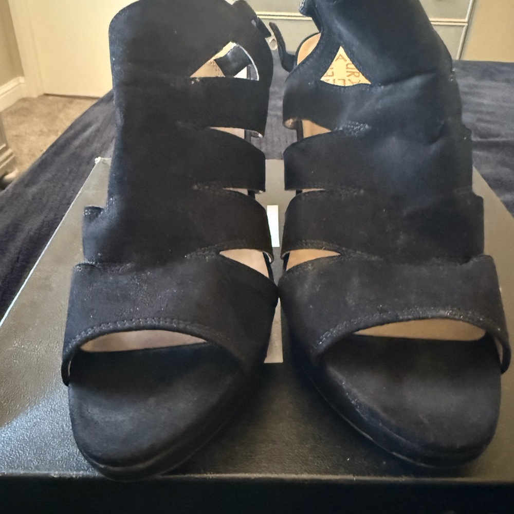 Naturalizer Black Sandals Comfortable and Stylish